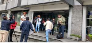 Representantes de las comunidades amaz&oacute;nicas afectadas acudieron a la Corte Constitucional para esperar la resoluci&oacute;n.