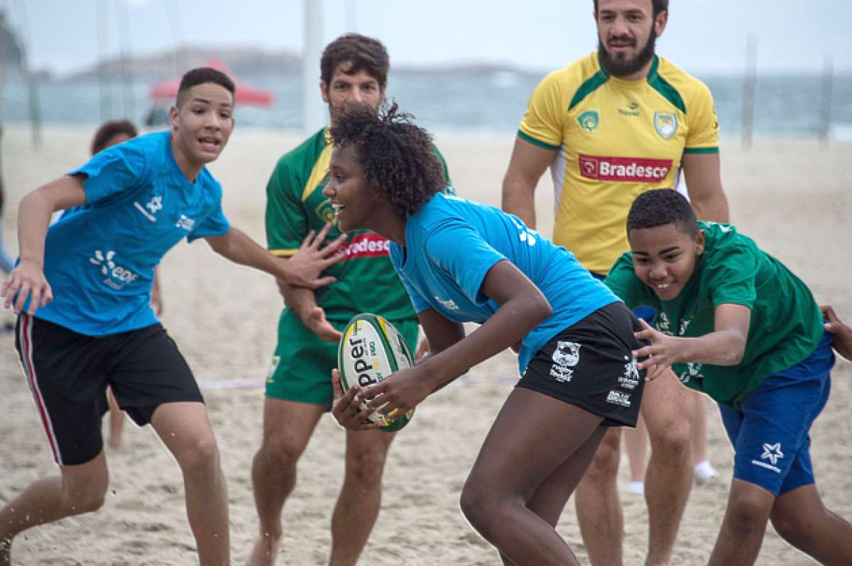 Los entrenamientos en Ipanema atraen cada vez a m&aacute;s j&oacute;venes de las favelas vecinas. Es una pr&aacute;ctica que cautiva.