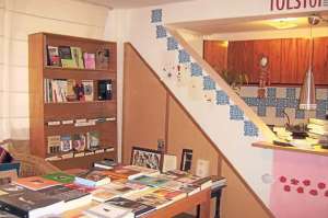Muchos de los t&iacute;tulos que Tolstoi ofrece no se encuentran en las grandes cadenas libreras. Fotograf&iacute;a: Cortes&iacute;a Librer&iacute;a Tolstoi