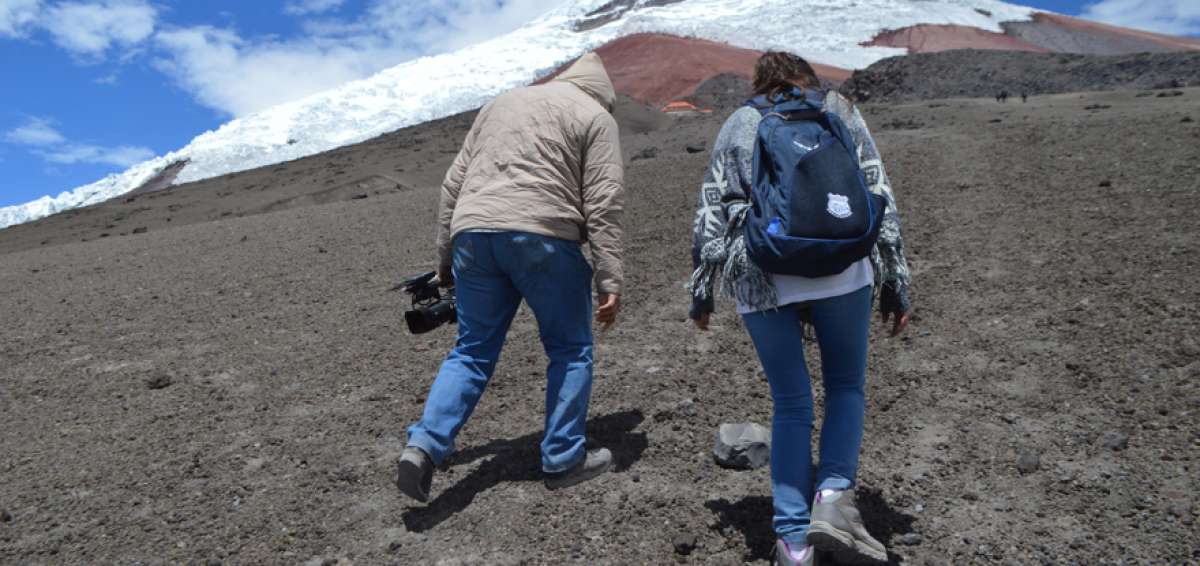 Los monta&ntilde;istas deben tomar en cuenta que en la cumbre existen peligros como grietas y gases peligrosos.