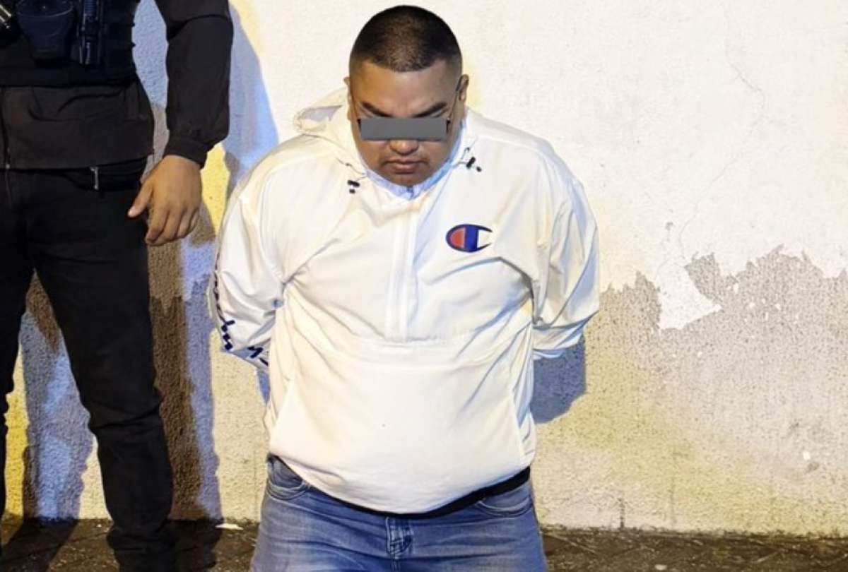 Guayaquil: funcionario de la ATM capturado con armas y material adulterado