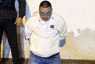 Guayaquil: funcionario de la ATM capturado con armas y material adulterado