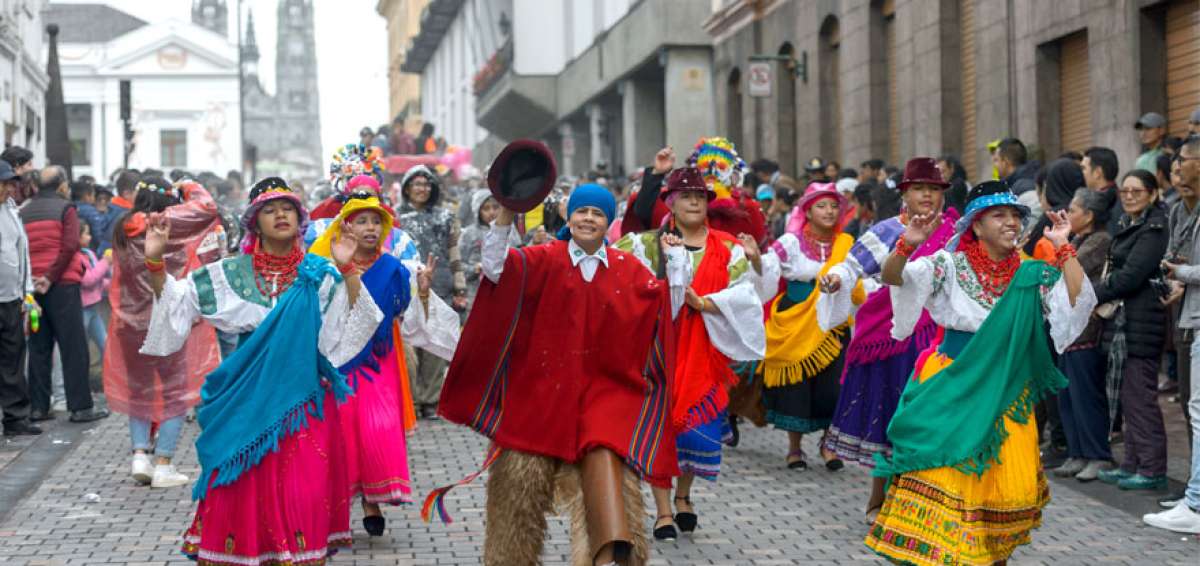 El Corso del Carnaval quite&ntilde;o se llev&oacute; a cabo el 24 de febrero y cont&oacute; con la participaci&oacute;n de organizaciones p&uacute;blicas, privadas y barriales.