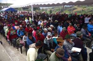 Comuneros y comerciantes participan en la reinauguraci&oacute;n de la feria con nueva infraestructura que mejora el ingreso de ganado y expendio de productos. Foto: Elizabeth Maggi / para El Tel&eacute;grafo