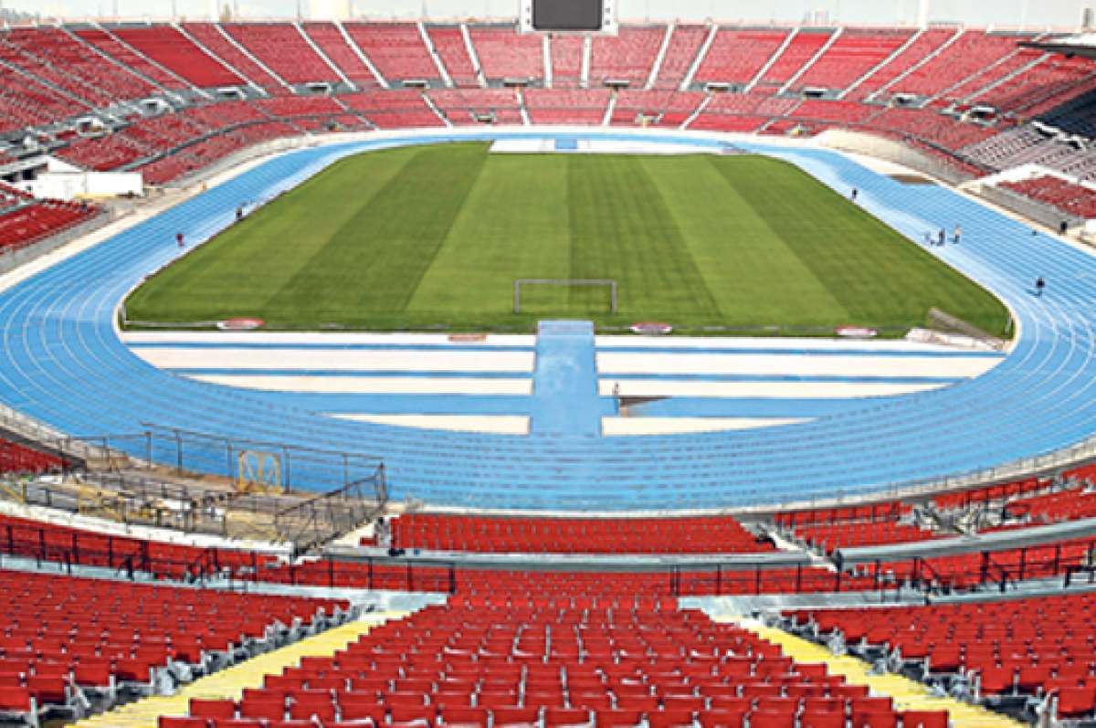 El estadio Nacional de Chile tiene capacidad para 48 mil aficionados, cifra que no cubre las exigencias de FIFA. Foto: Internet.