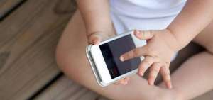 Menores no deben usar el celular m&aacute;s de media hora