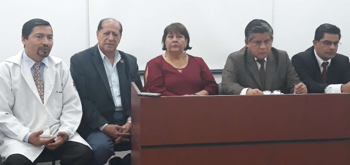 Los directivos del Colegio de M&eacute;dico del Guayas dieron una rueda de prensa en Guayaquil. 