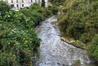 En el río Machángara se han encontrado grasas, aceites, metales pesados, bacterias y demás. 