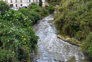 En el río Machángara se han encontrado grasas, aceites, metales pesados, bacterias y demás. 