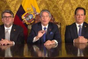 Presidente Guillermo Lasso firma el decreto de muerte cruzada