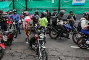 M&aacute;s de 900 citaciones se entregaron a motociclistas en Quito, en los primeros 14 d&iacute;as del 2026.