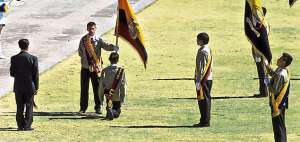 En el Instituto Nacional Mej&iacute;a la ceremonia comenz&oacute; a las 08:00 y se extendi&oacute; m&aacute;s de 90 minutos. John Guevara / El Tel&eacute;grafo