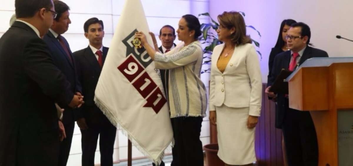 Asamblea condecor&oacute; al Servicio Integrado de Seguridad ECU 911