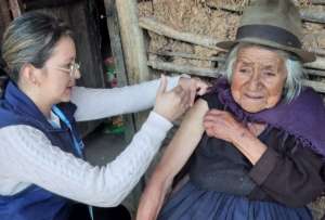Conozca si puede o no vacunarse contra la influenza y la covid-19  de forma simultánea