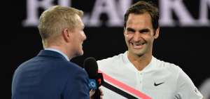 El tenista suizo es entrevistado luego de su pase a la final del primer Grand Slam del a&ntilde;o. 