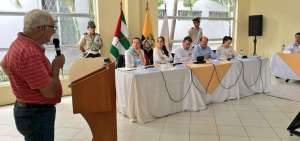 Pescadores y camaroneros fueron recibidos en comisi&oacute;n general y hablaron de la necesidad de seguridad jur&iacute;dica para su sector.
