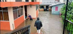 Varios barrios anegados por inundaciones en el Puyo