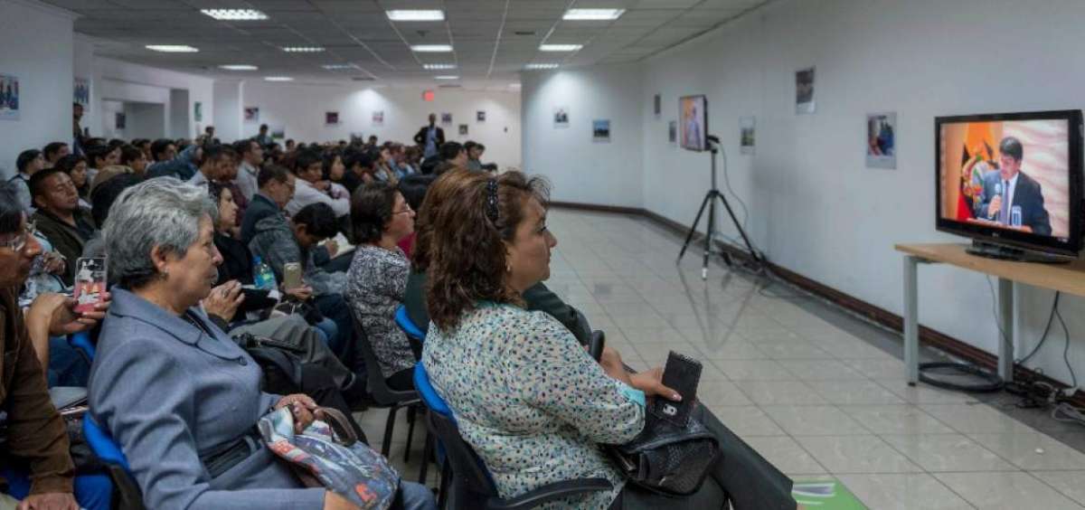 Los docentes observaron con atenci&oacute;n los par&aacute;metros que contemplan la evaluaci&oacute;n obligatoria del Ineval.