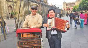 Paco Godoy cumpli&oacute; una serie de presentaciones en M&eacute;xico. Adem&aacute;s, cant&oacute; en la serenata a la Virgen de Guadalupe, junto a Lucero y Vicente Fern&aacute;ndez. Foto: Cortes&iacute;a