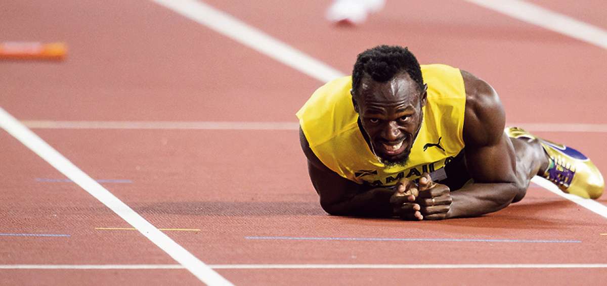 &rarr;El jamaicano Usain Bolt qued&oacute; tendido en la pista cuando se lesion&oacute; en el Mundial de Atletismo de Londres. 