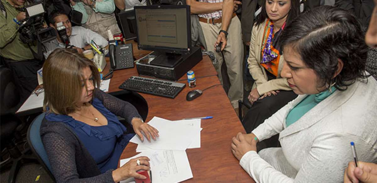 La legisladora por Alianza PAIS present&oacute; la denuncia en la CNJ ante las reiteradas acusaciones hechas por Tib&aacute;n. Foto: Fernando Sandoval / EL TEL&Eacute;GRAFO 