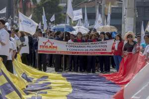 Los agremiados realizaron una marcha desde el Parque El Arbolito hasta la Plaza Rep&uacute;blica, en Quito. Foto: Fernando Sandoval / EL TEL&Eacute;GRAFO