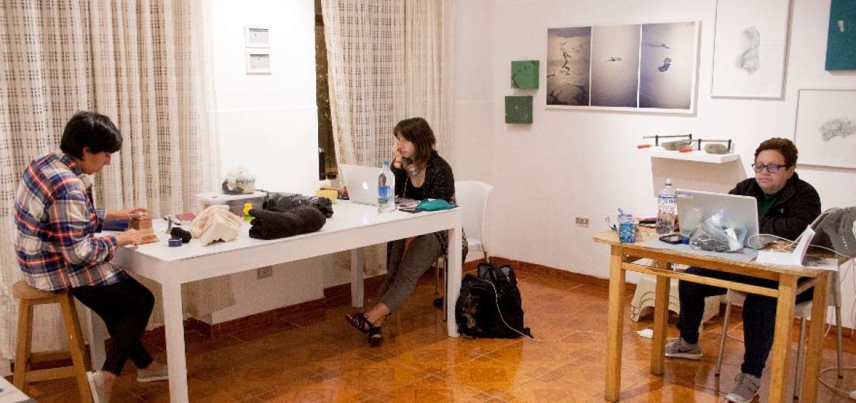 No Lugar ha realizado 5 residencias colectivas y 53 individuales. Tambi&eacute;n inaugur&oacute; 130 exhibiciones. 