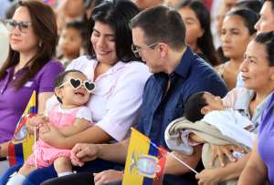 Daniel Noboa comparti&oacute; con madres e hijos este jueves