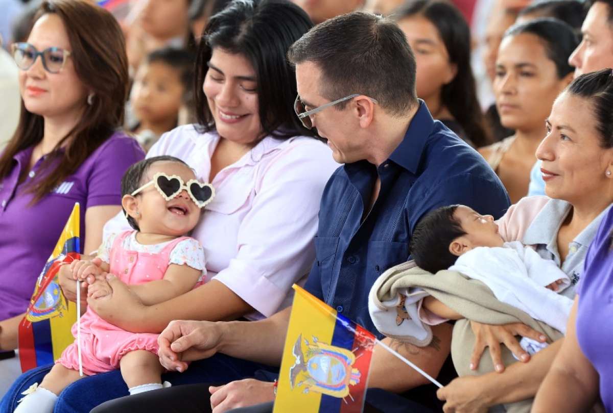 Daniel Noboa comparti&oacute; con madres e hijos este jueves