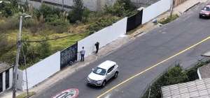 El viernes 5 de julio, el mural fue borrado (la pared fue pintada de blanco).