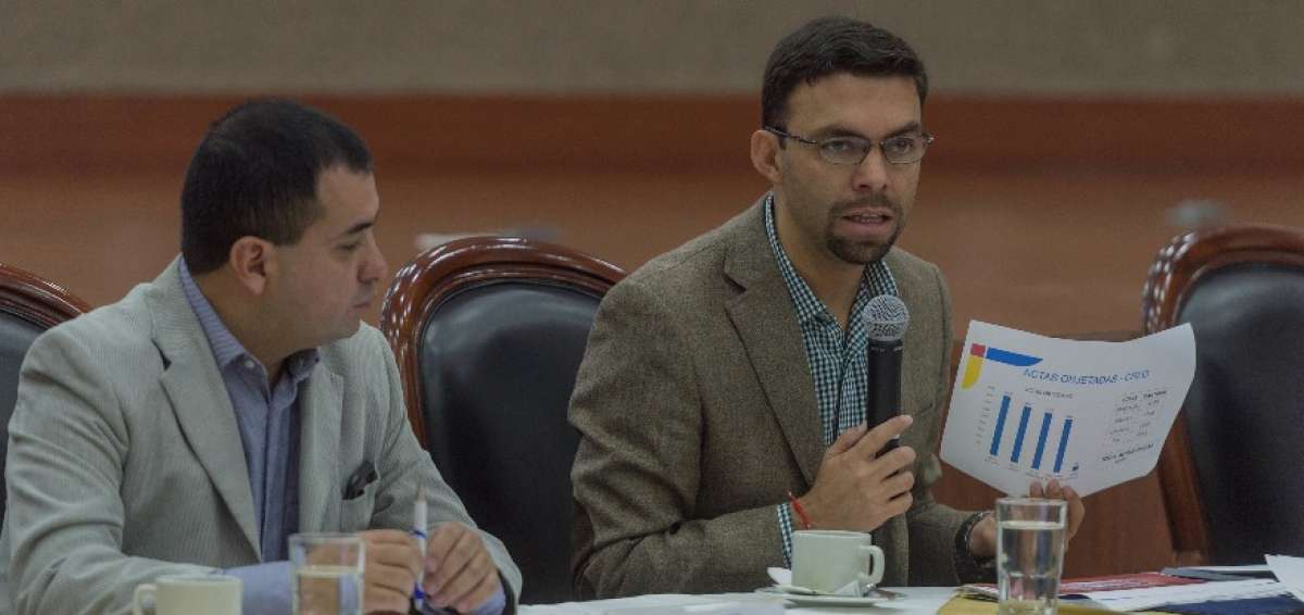 El titular del CNE, Juan Pablo Pozo, durante una rueda de prensa esta ma&ntilde;ana. 