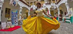 Con frecuencia, delegaciones danc&iacute;sticas y de baile de diferentes provincias realizan eventos en el patio y &aacute;gora de la c&eacute;ntrica pinacoteca ambate&ntilde;a.