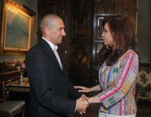 Julio Bocca con la presidenta argentina Cristina Fern&aacute;ndez de Kirchner, en la Casa Rosada. Foto internet