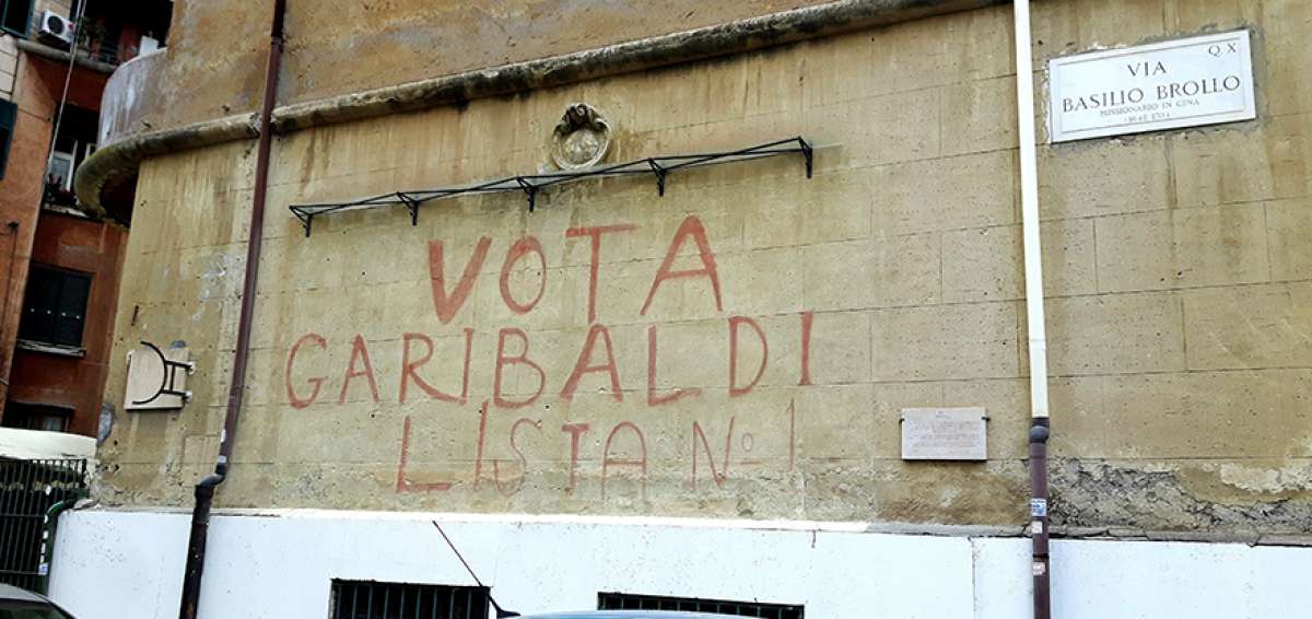 La inscripci&oacute;n hist&oacute;rica, de 1948, fue borrada por error porque una unidad del decoro la confundi&oacute; con la obra de un v&aacute;ndalo en Roma.