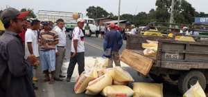 Frente agr&iacute;cola cierra v&iacute;as en varias provincias