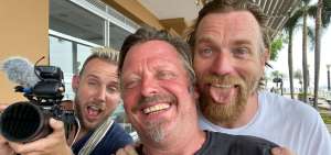Ewan McGregor llega en su moto a Ecuador