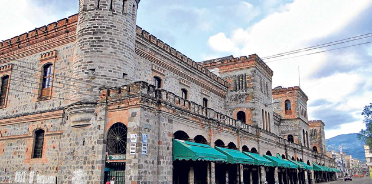 Se cree que este excuartel tiene ventanas angostas para evitar el ingreso de diferentes tipos de proyectiles. Foto: Regional Norte