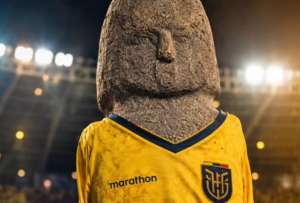 San Biritute sale a la cancha como amuleto de la Tri