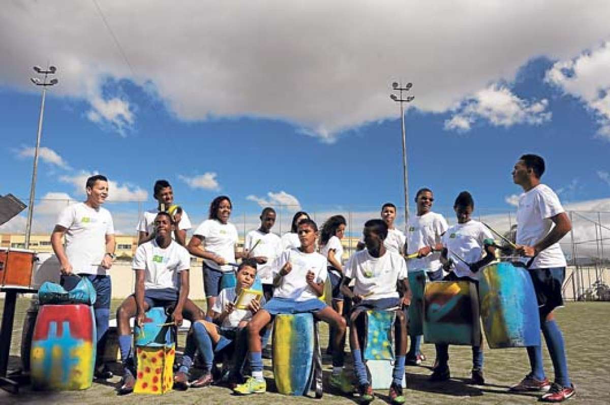 Los ni&ntilde;os de Bola Pra Frente combinan sus obligaciones acad&eacute;micas con el f&uacute;tbol, la danza y la m&uacute;sica, a las cuales dedican -en promedio- tres horas al d&iacute;a. Foto: Tomado de www.streetfootballworld.org
