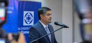 El secretario de Comunicaci&oacute;n, Patricio Barriga, dio a conocer la medida en una rueda de prensa.  