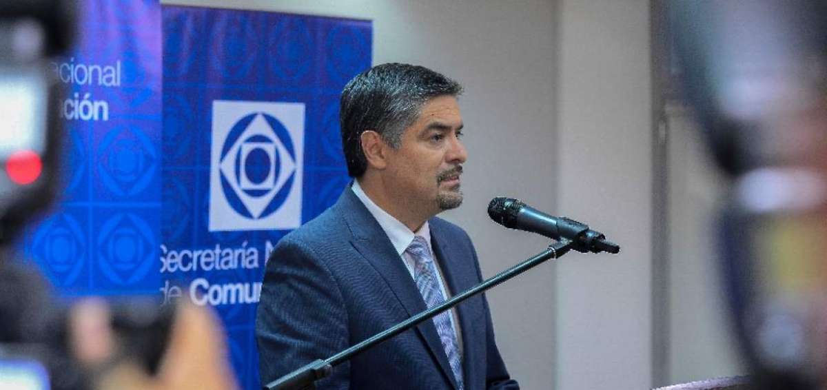 El secretario de Comunicaci&oacute;n, Patricio Barriga, dio a conocer la medida en una rueda de prensa.  