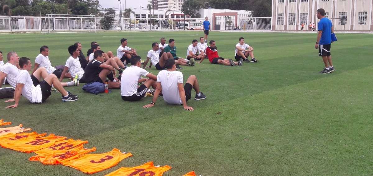 La FIFA exige a los encargados de impartir justicia en los partidos que se adapten a la rapidez del juego.