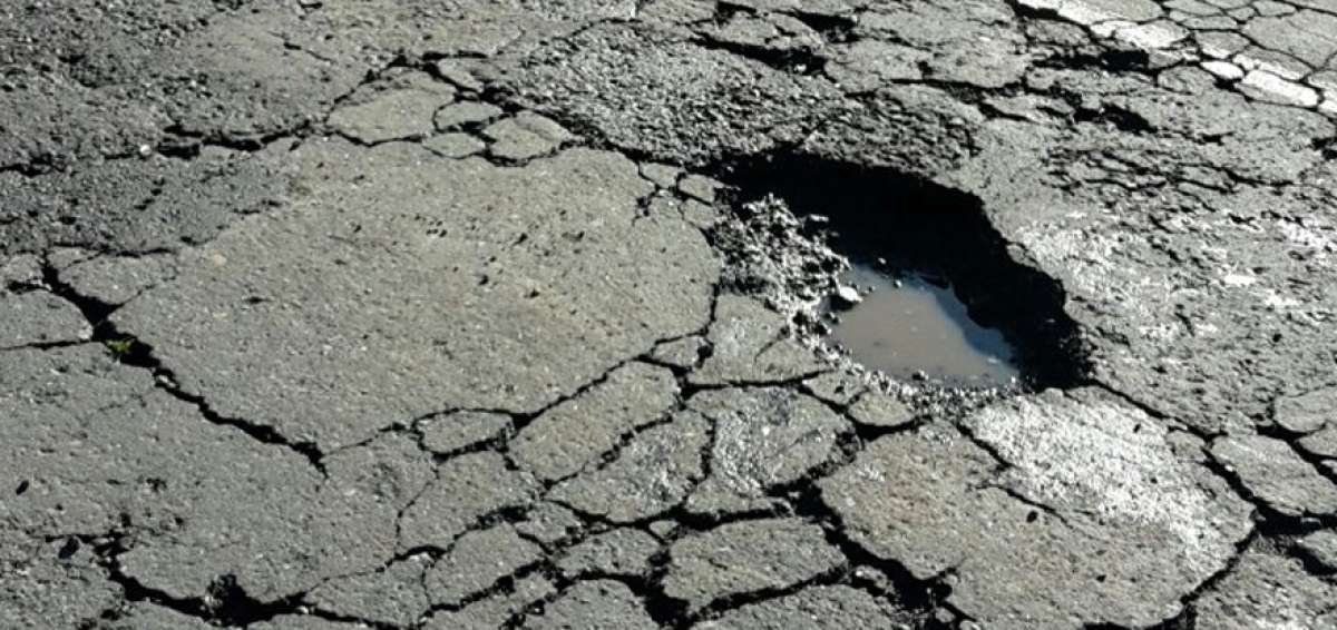 Los baches aumentan en la capital