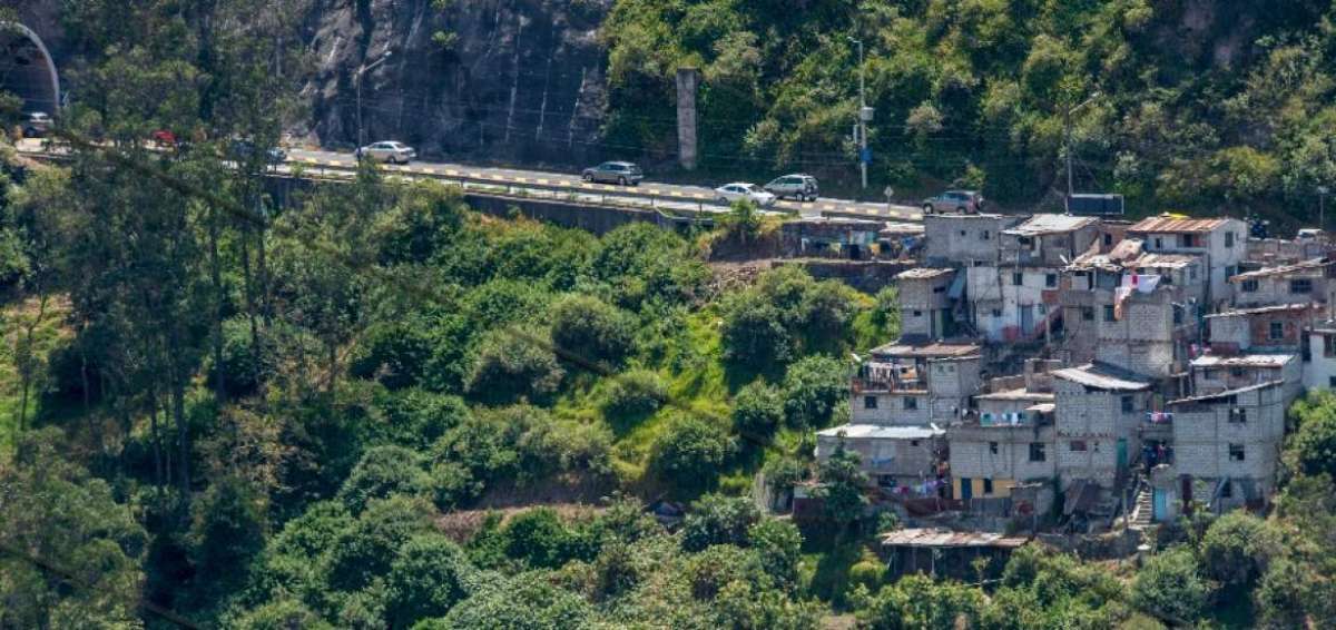 El barrio Bola&ntilde;os est&aacute; ubicado a un costado de la v&iacute;a Interoce&aacute;nica, a la salida del t&uacute;nel Guayasam&iacute;n.