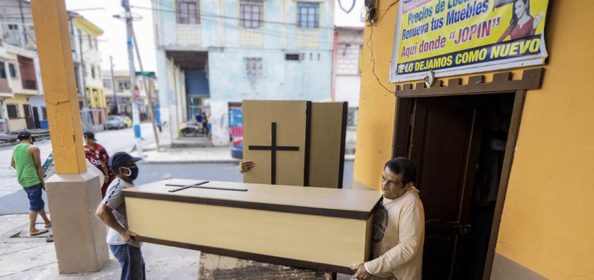 Los ata&uacute;des de cart&oacute;n pueden soportar 600 kilos de peso