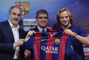 Andoni Zubizarreta (i.) cumpli&oacute; 4 a&ntilde;os y medio en el puesto de director deportivo. Foto: AFP