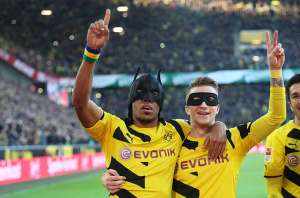 Borussia Dortmund golea en derbi ante Schalke y contin&uacute;a su escalada
