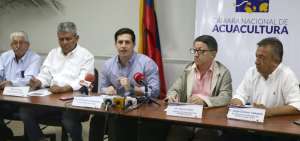 En rueda de prensa, Jos&eacute; Antonio Camposano, titular de la C&aacute;mara Nacional de Acuacultura, indic&oacute; que la Autoridad Portuaria de Puerto Bol&iacute;var ha enviado un oficio a la empresa Yilport exigiendo respuestas a las observaciones de la Comisi&oacute;n T&eacute;cnica de An&aacute;lisis, Seguimiento y Monitoreo del dragado en Puerto Bol&iacute;var.