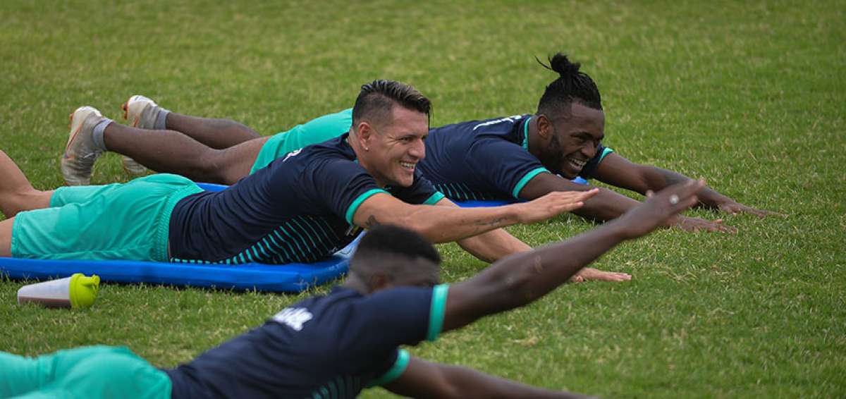 El delantero Carlos Garc&eacute;s (c) ser&aacute; parte de la formaci&oacute;n titular. El atacante har&aacute; dupla con Roberto la &ldquo;Tuca&rdquo; Ord&oacute;&ntilde;ez en el partido que encarar&aacute; su club esta noche ante Nacional de Paraguay.