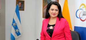 La presidenta de la Judicatura, Mar&iacute;a del Carmen Maldonado, durante su visita a la Corte de Justicia del Guayas.